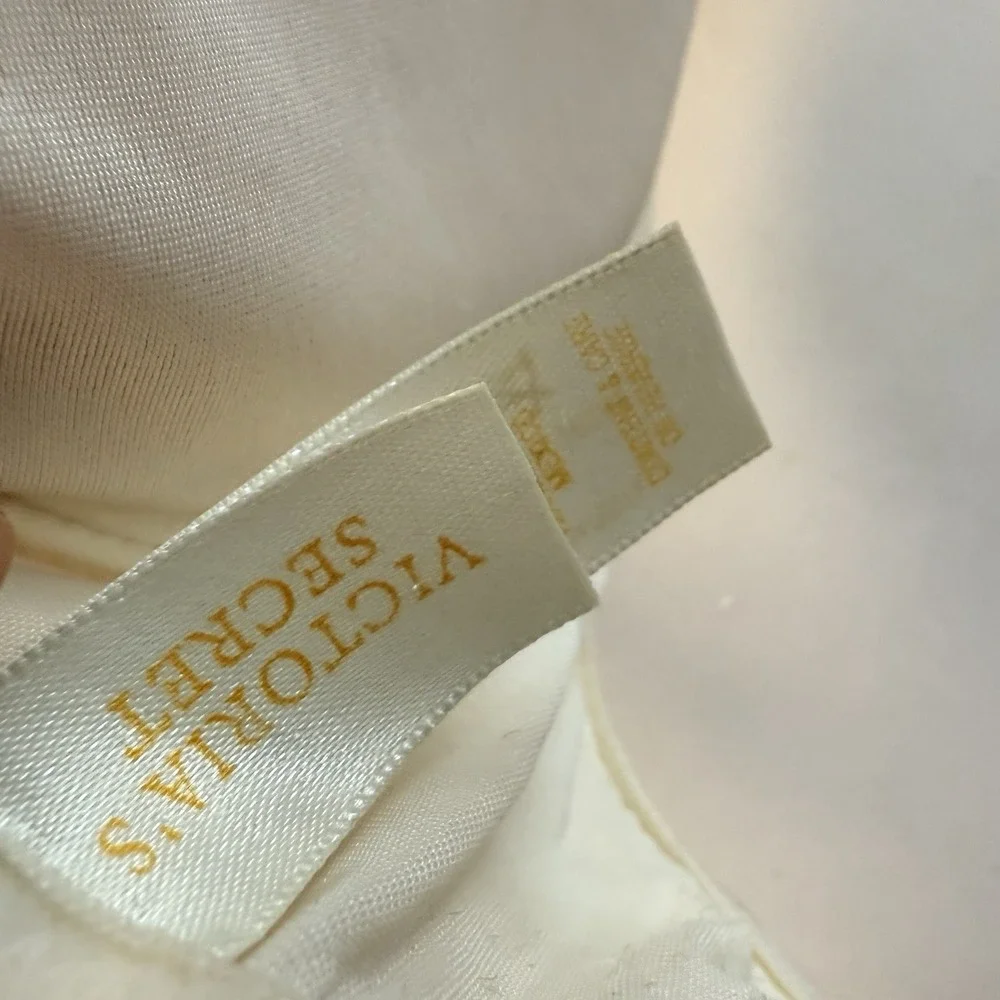 Vintage Victoria's Secret The Miracle Bra 34D White Satin Shiny Padded Push Up